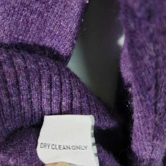 Knit & Link Women's Purple  100% Cashmere V-neck Ribbed Cuffs Sweater Sz Medium - Picture 11 of 11